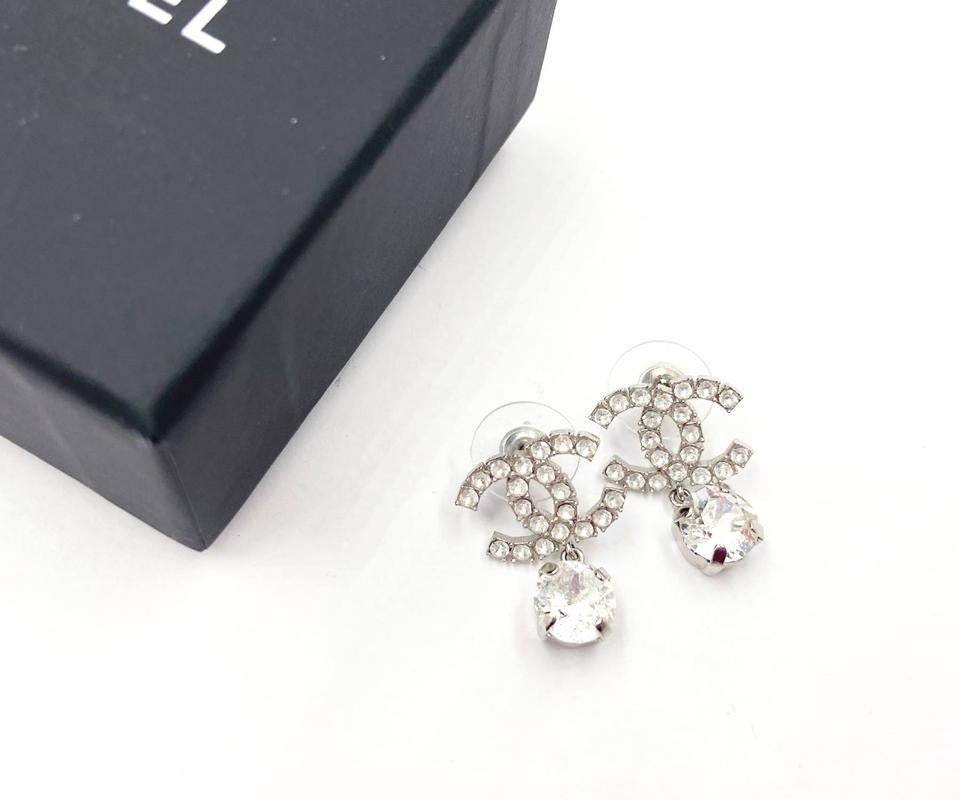 Chanel Silver CC Rocky Cracked Crystal Reissued Piercing Earrings

*Marked 18
*Made in Italy
*Comes with the original box

-Approximately 0.6