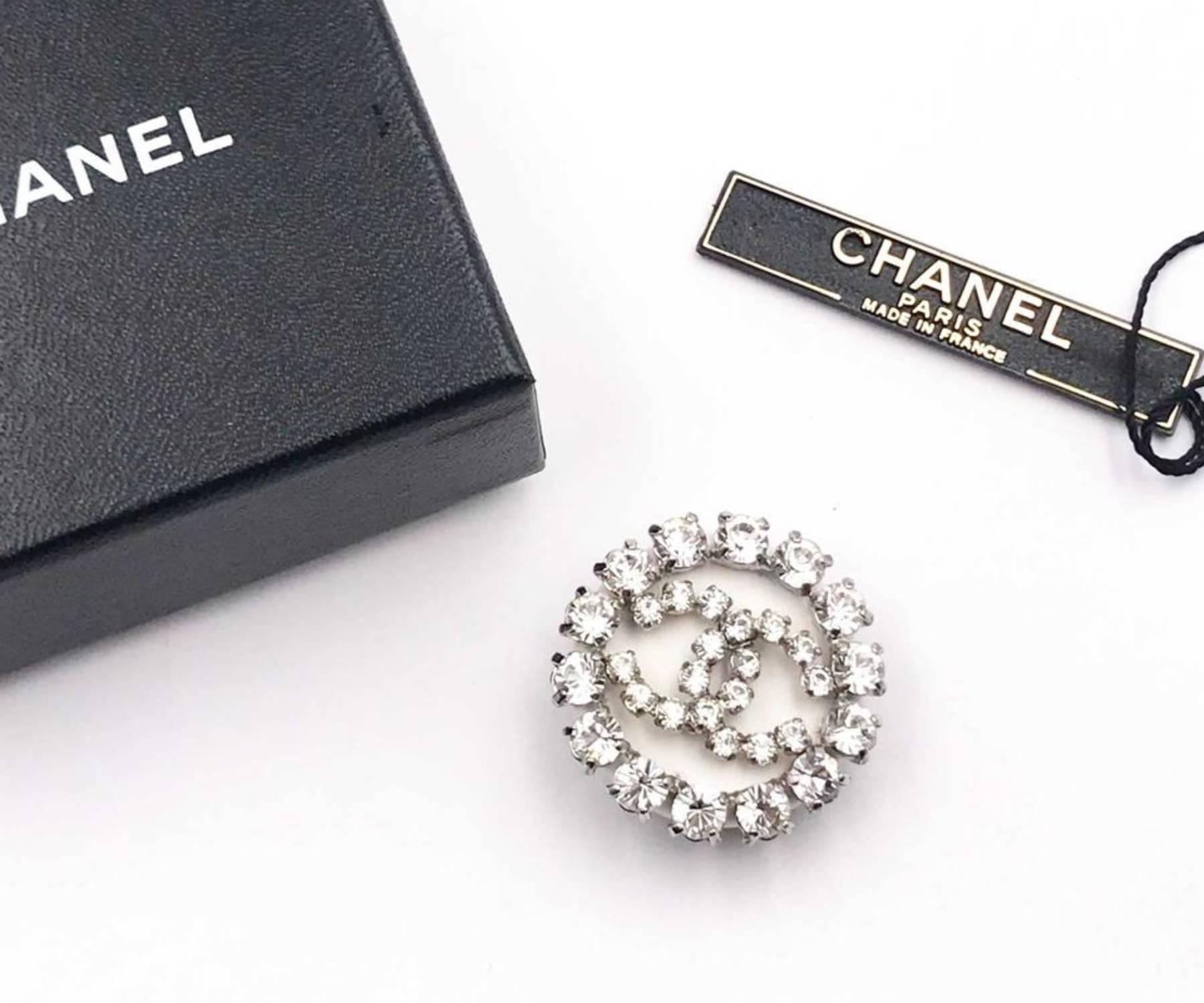 Chanel Silver CC Rocky Crystal Round Small Brooch Pendant

* Marked 00
* Made in France
* Comes with original box and tag

-It is approximately 1.25