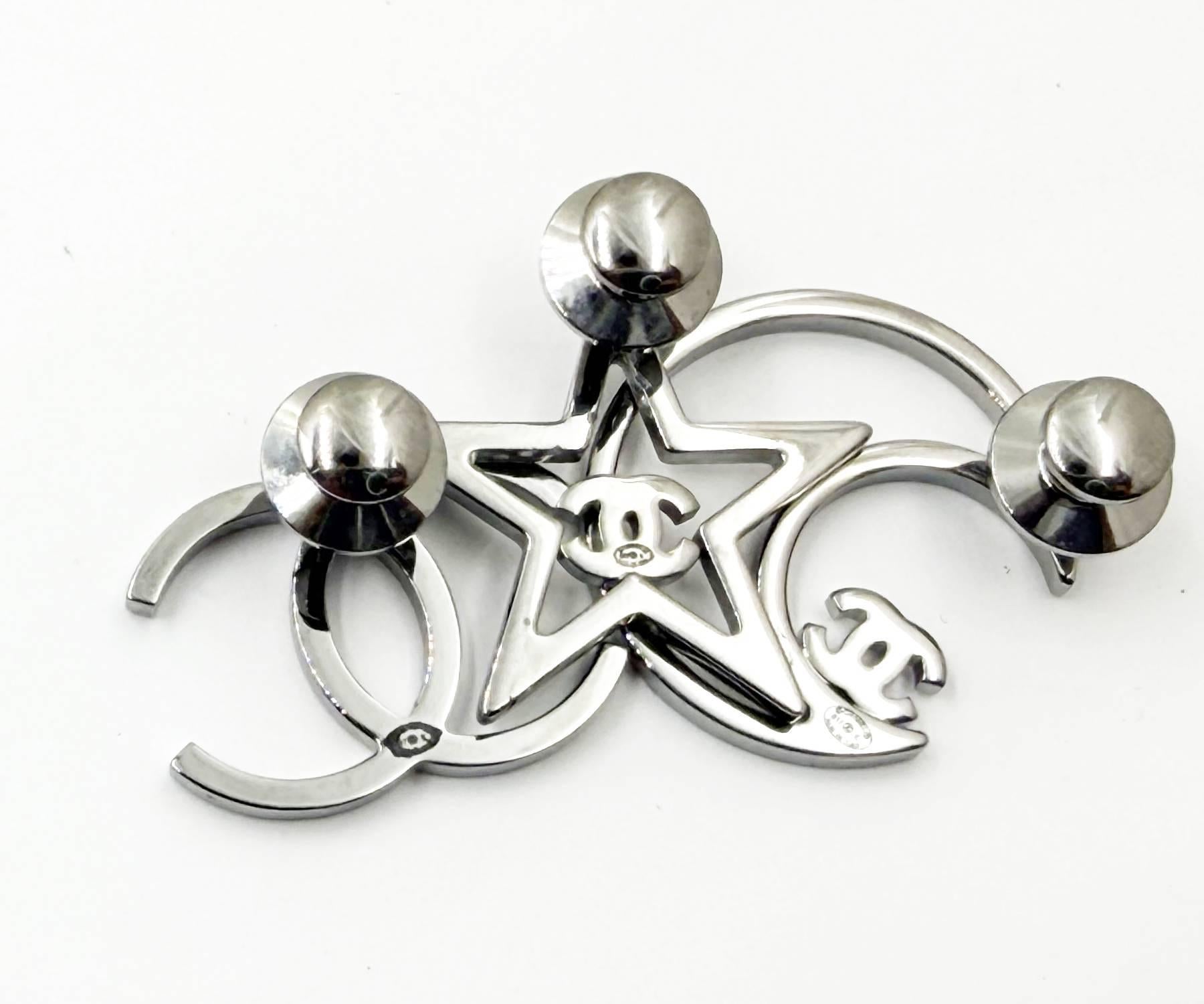 Chanel Silver CC Star Moon Crystal 3 Pins Brooch In Excellent Condition For Sale In Pasadena, CA