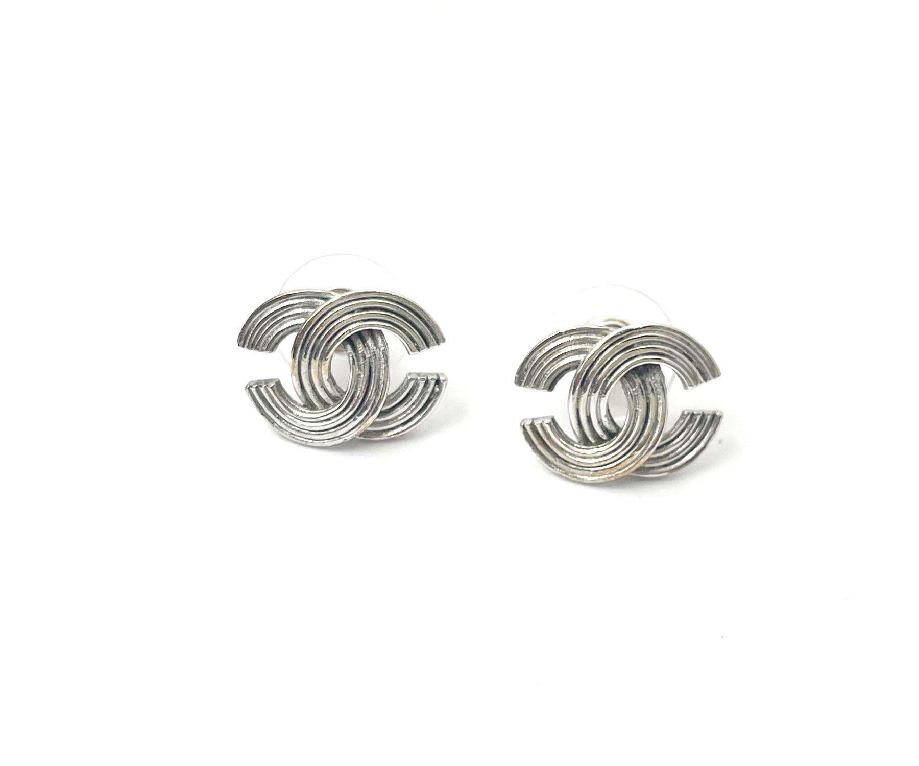 Chanel Silver CC Stripy Small Piercing Earrings  In Excellent Condition In Pasadena, CA