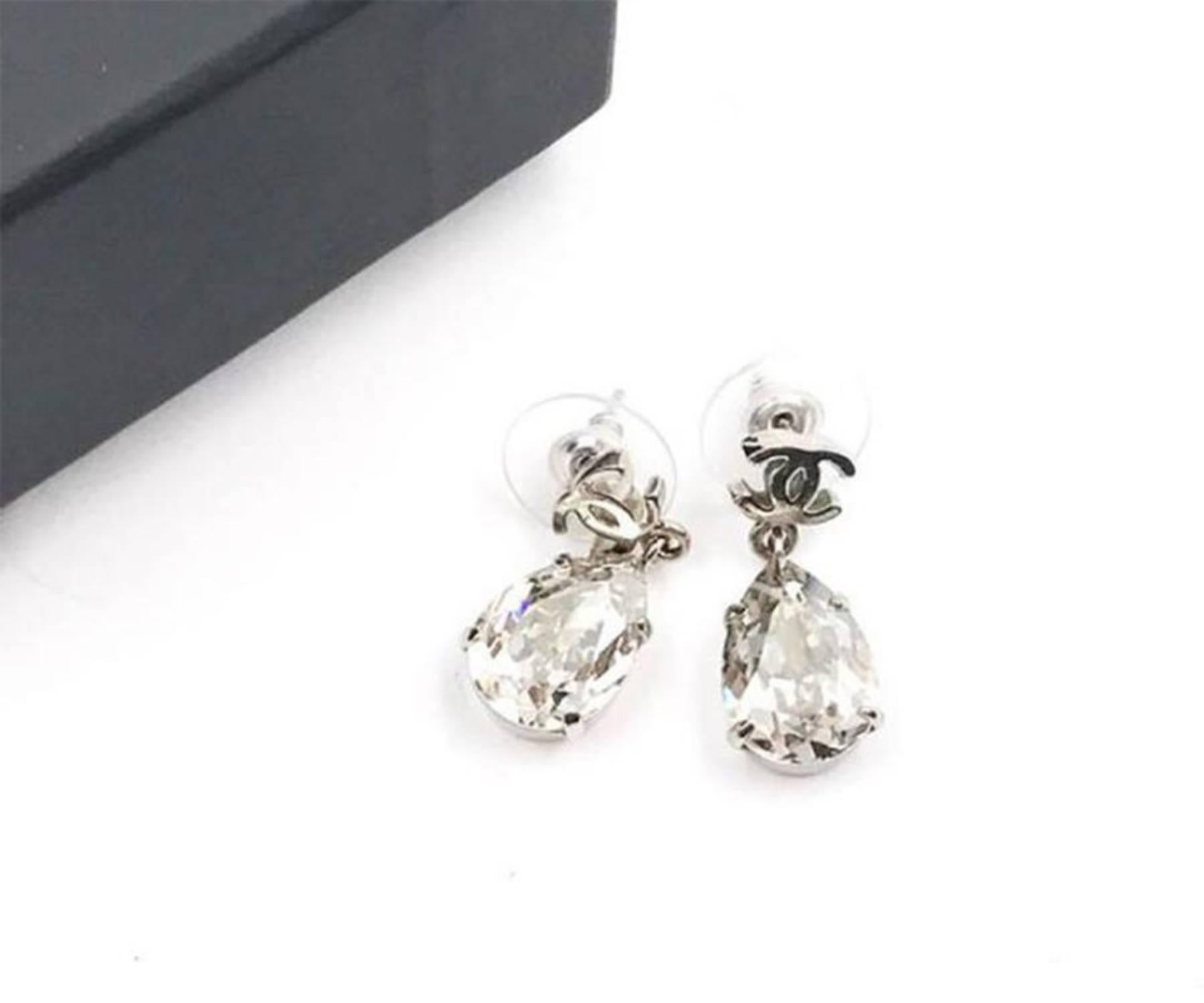 Chanel Silver CC Tear Drop Crystal Shiny Piercing Earrings

*Marked 12
*Made in France
*Comes with the original box
*As seen on Chinese actress, Angelababy

-It is approximately 1