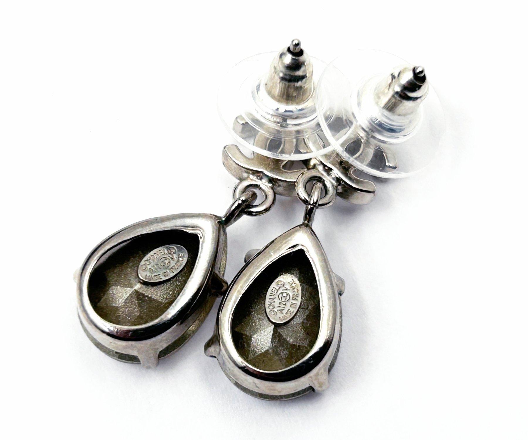 Chanel Silver CC Tear Drop Crystal Shiny Piercing Earrings In Excellent Condition For Sale In Pasadena, CA