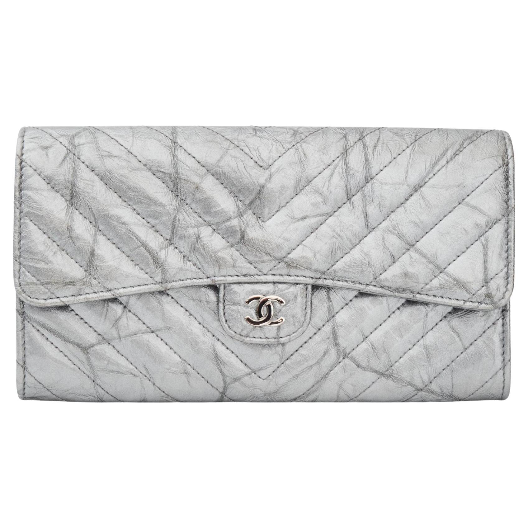 Chanel Silver Chevron Quilted Patent Leather L Gusset Flap Wallet 2018 For Sale