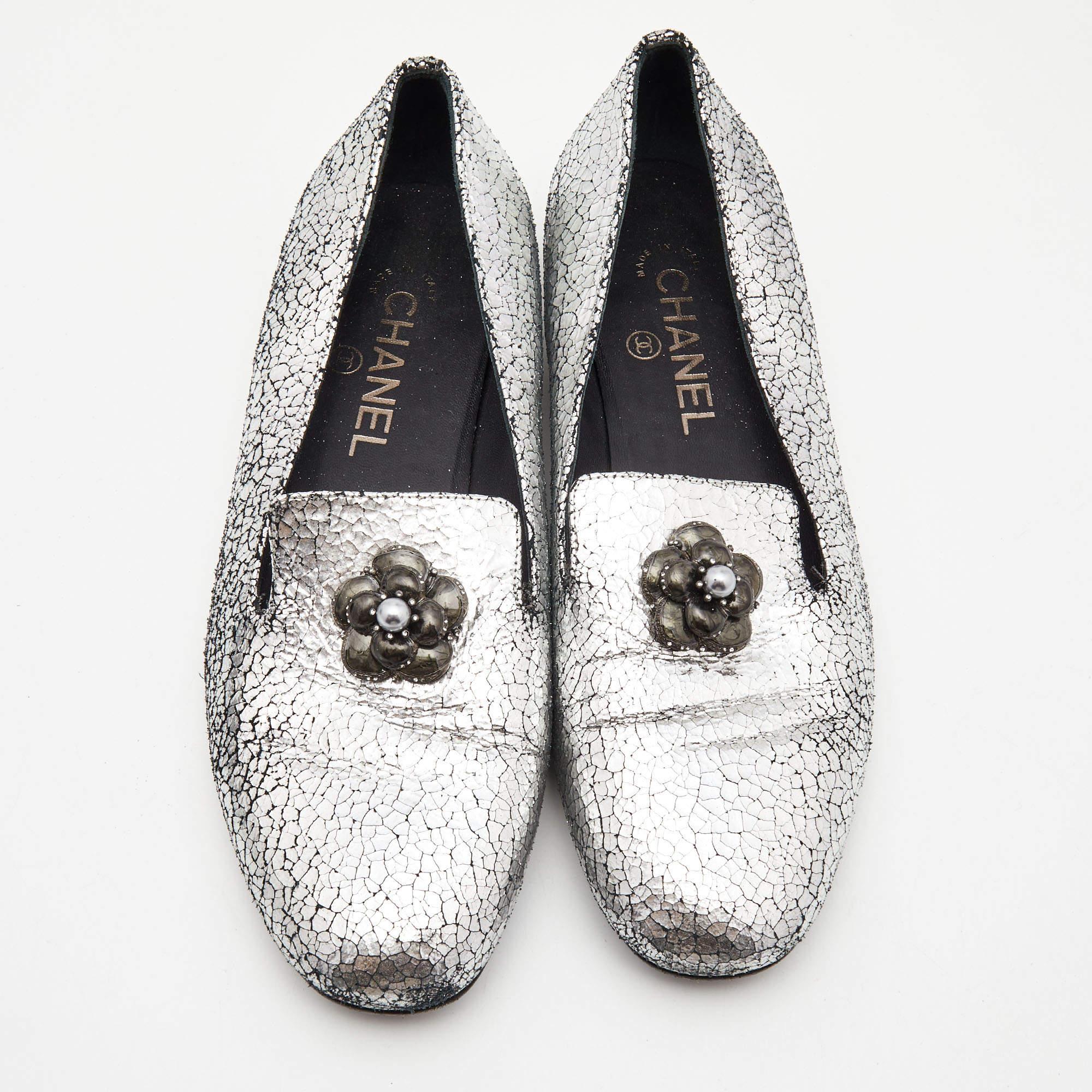 Chanel Silver Crackled Leather Interlocking CC Camelia Smoking Slippers  2