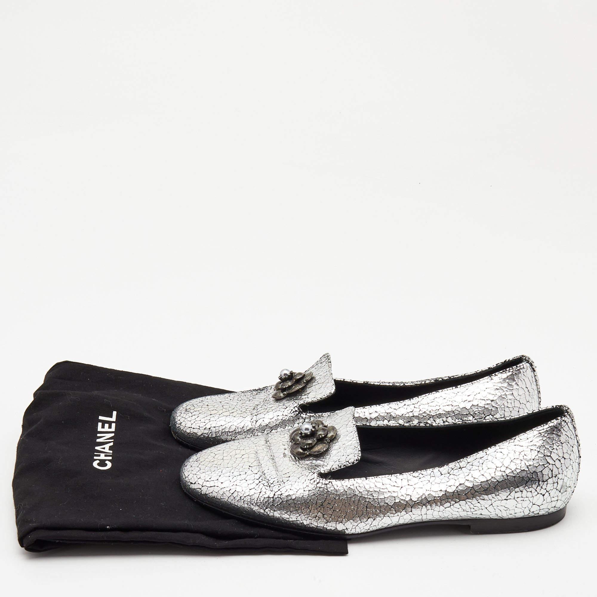 Chanel Silver Crackled Leather Interlocking CC Camelia Smoking Slippers  4