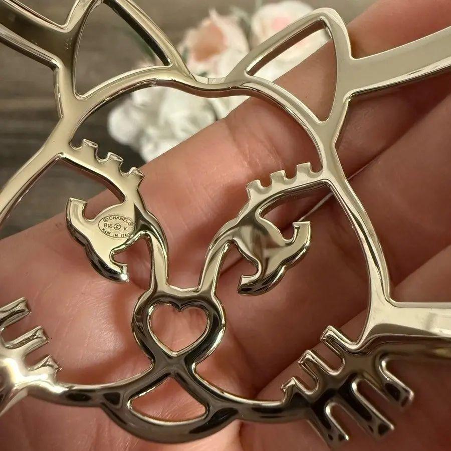 Bracelet manchette CHANEL en cristal Silver CC Logo Cat en vente 3