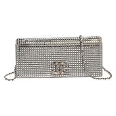 Chanel Silberne:: kristallverzierte Paris-Dubai-Kette Clutch