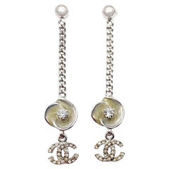 Chanel Pendientes de plata con esmalte Camelia CC Cadena de cristal colgantes Piercing