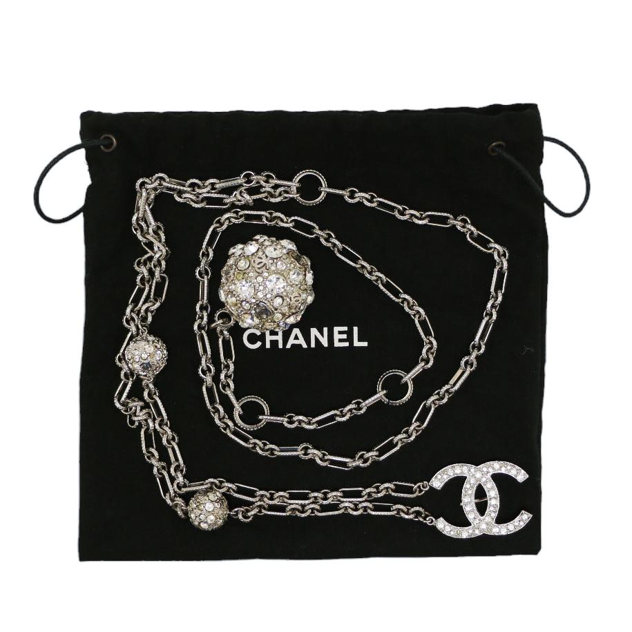 CHANEL necklace- belt in silver finish with Swarovski crystals
Condition : very good
Materials : metal and Swarovski crystals
Color : silver
Size : up to 90 cm
Measurements: total length: 98 cm, diameter of the biggest sphere: 4 cm.

Palladium