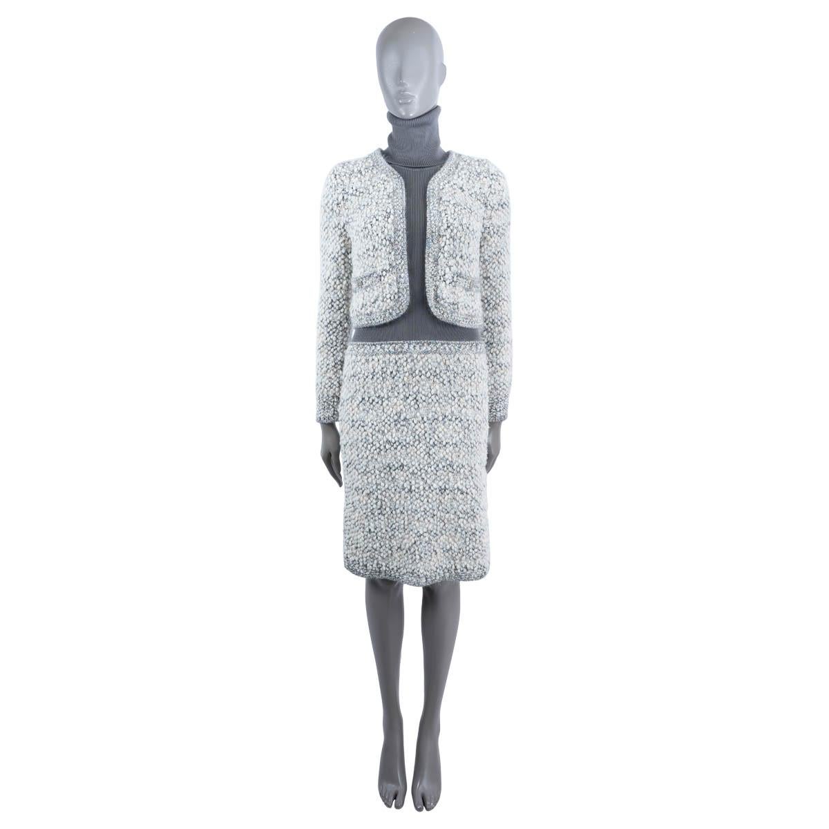 100% authentic Chanel layered dress in dark grey rib-knit wool and ivory and grey tweed silk (38%), wool (36%), nylon (13%) and mohair (12%). Features two buttoned pockets at the waist. Unlined. Has been worn and is in excellent condition.

2016