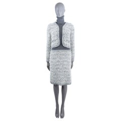 CHANEL silver grey & white 2016 16A ROME LAYERED BOUCLE Dress 38 S