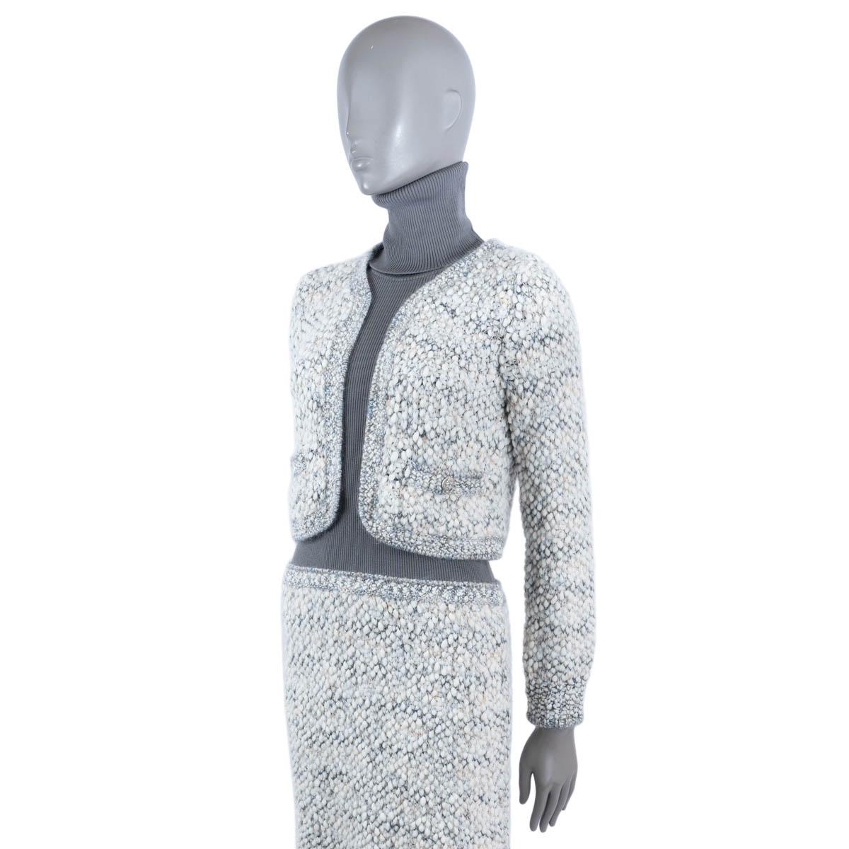CHANEL silbergraues & weißes 2016 16A ROME LAYERED BOUCLE Kleid 38 S im Angebot 1