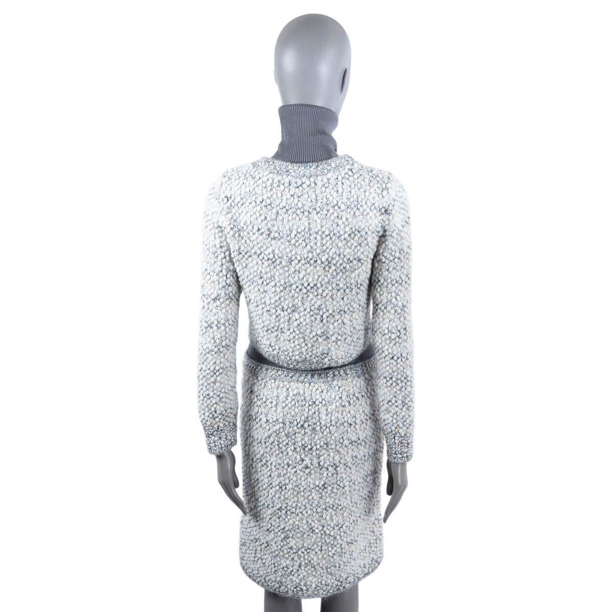 CHANEL silbergraues & weißes 2016 16A ROME LAYERED BOUCLE Kleid 38 S im Angebot 2