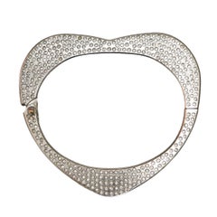 Chanel bracelet en forme de cœur argenté