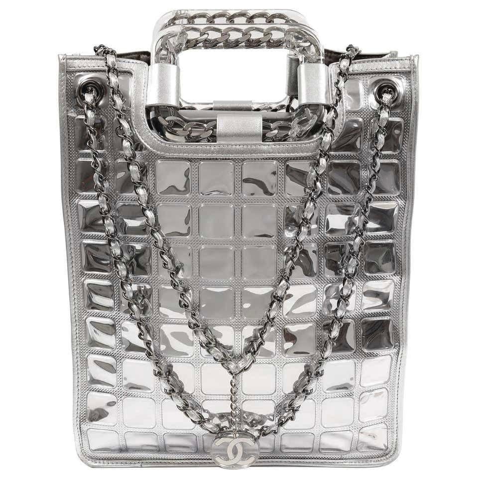 Chanel Silberne Eiswürfel Shopper-Tasche

Zustand: Guter Condit
Farbe: Silber
Box : Nein
Größe: 12,5 x 14,5 (Zoll)  

Diese Chanel Silver Ice Cube Shopper Tote ist ein atemberaubendes und elegantes Stück, das sich für jeden Anlass eignet. Diese