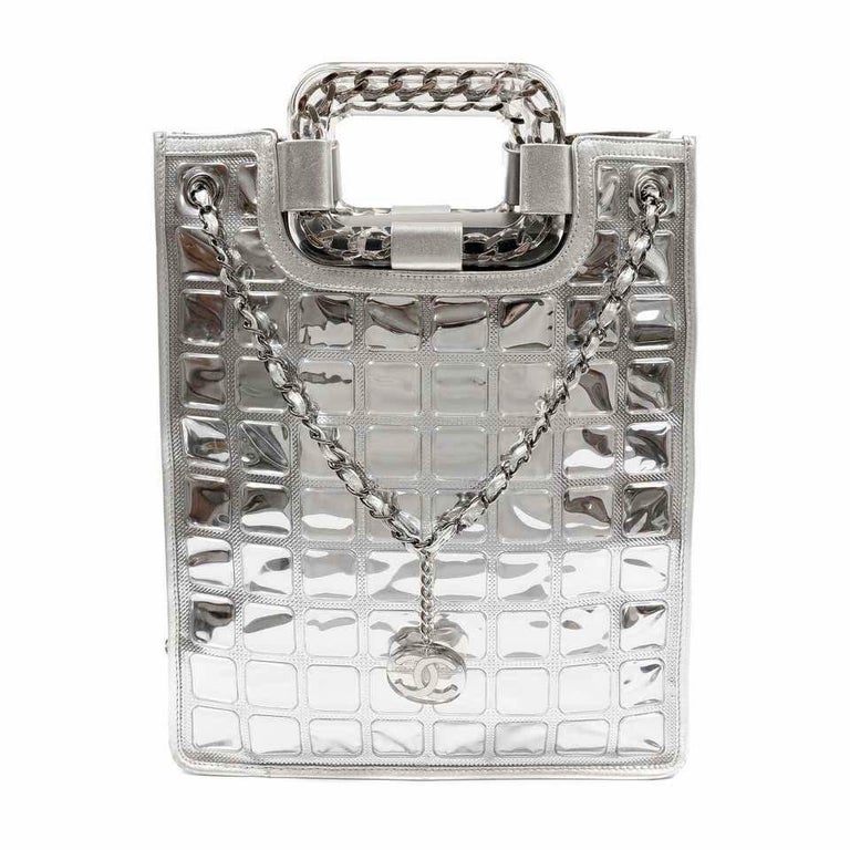 Chanel Silberne Eiswürfel Shopper-Tasche im Angebot bei 1stDibs | shopper  tasche silber, silberne shopper tasche