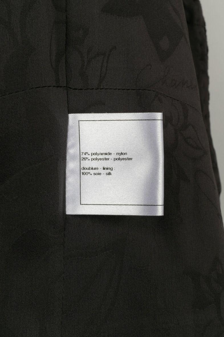 Chanel Silberne Jacke mit Seidenfutter im Angebot 5