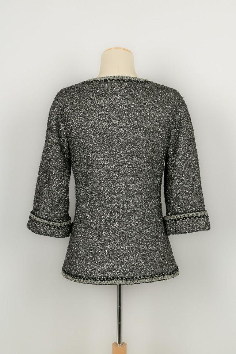Chanel Silberne Jacke mit Seidenfutter (Schwarz) im Angebot