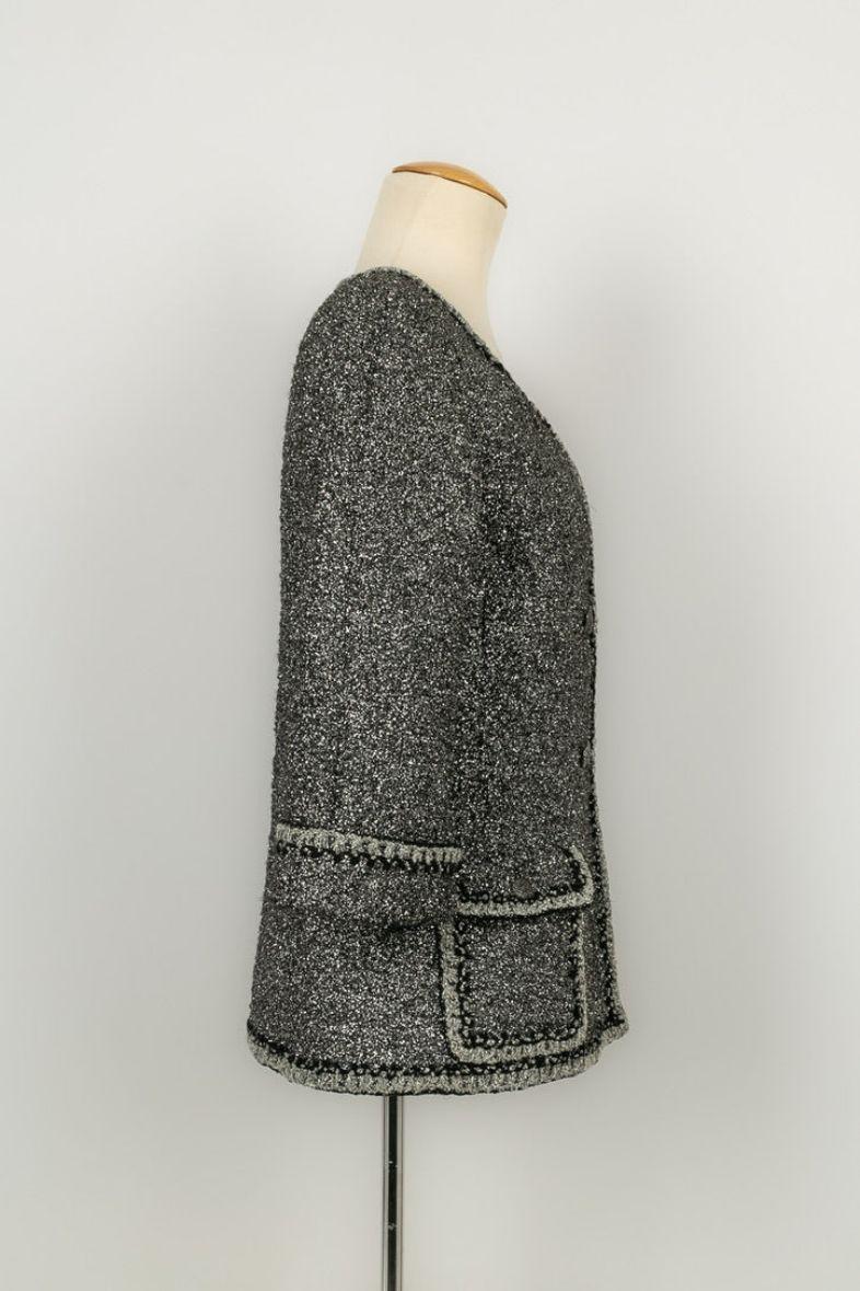 Chanel Silberne Jacke mit Seidenfutter im Zustand „Hervorragend“ im Angebot in SAINT-OUEN-SUR-SEINE, FR