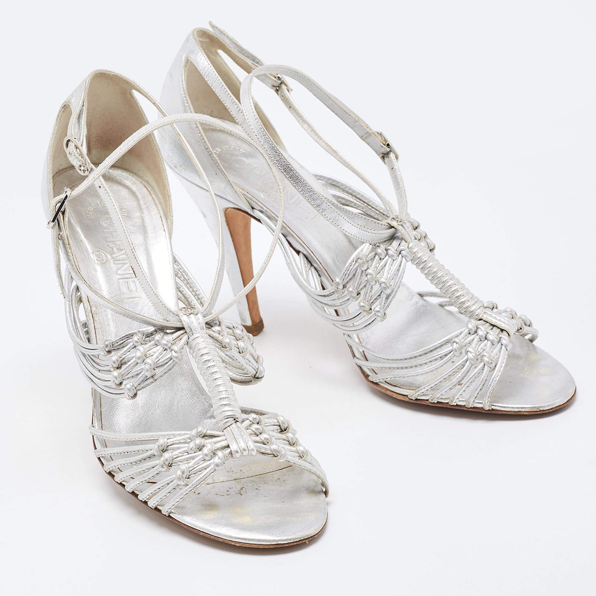 Chanel Silver Knotted Leather CC Ankle Strap Sandals 38.5 In Good Condition For Sale In Dubai, Al Qouz 2