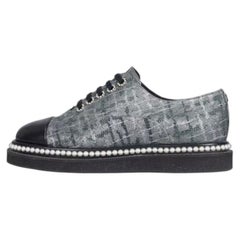Zapatos Derby de Chanel, plateados, con cordones, de piel y tejido, talla EU 36, con suela de plataforma