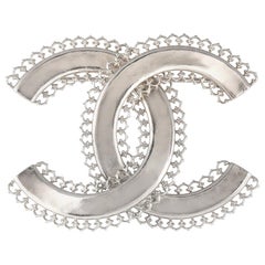 Chanel Silber große CC Pin Brosche