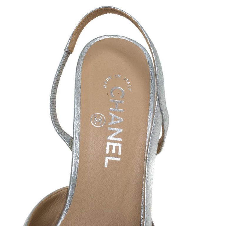 Chanel Silver Leather and Black Fabric Cap Toe Slingback Sandals Size 39.5  For Sale at 1stDibs