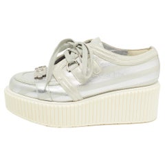 Chanel Argento in pelle e pelle scamosciata con plateau di scarpe da ginnastica basse misura 38,5