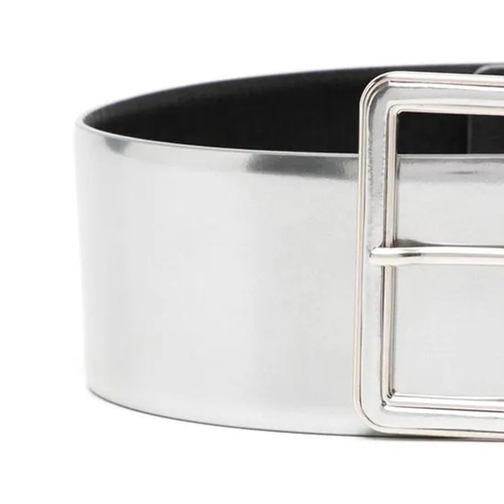 Sure to make a statement, this pre-owned 2017 Chanel belt is the perfect finishing touch to any outfit. Crafted from smooth silver-toned leather, the belt features a black lining, silver-toned buckle, and logo. Loop around your waist to dress up