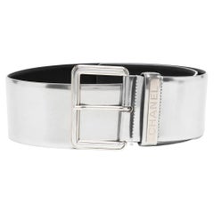 Ceinture Chanel en cuir argenté 