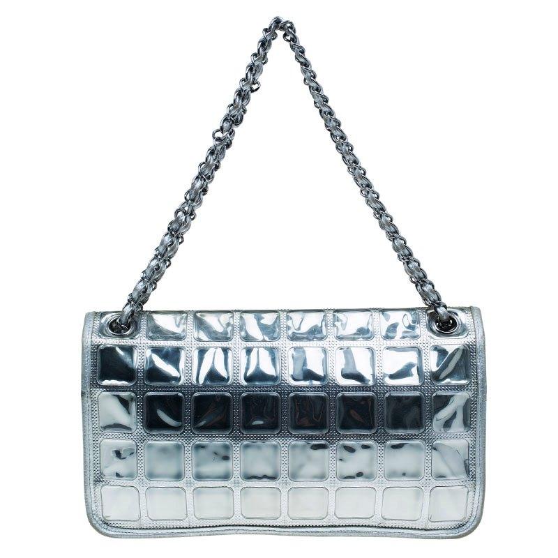 This Ice Cube limited edition bag by Chanel from the Cruise 2008 collection is elegance redefined. Crafted in glossy silver coloured quilted leather, the signature diamond detailing on the sides looks simply outstanding. The exterior exhibits a