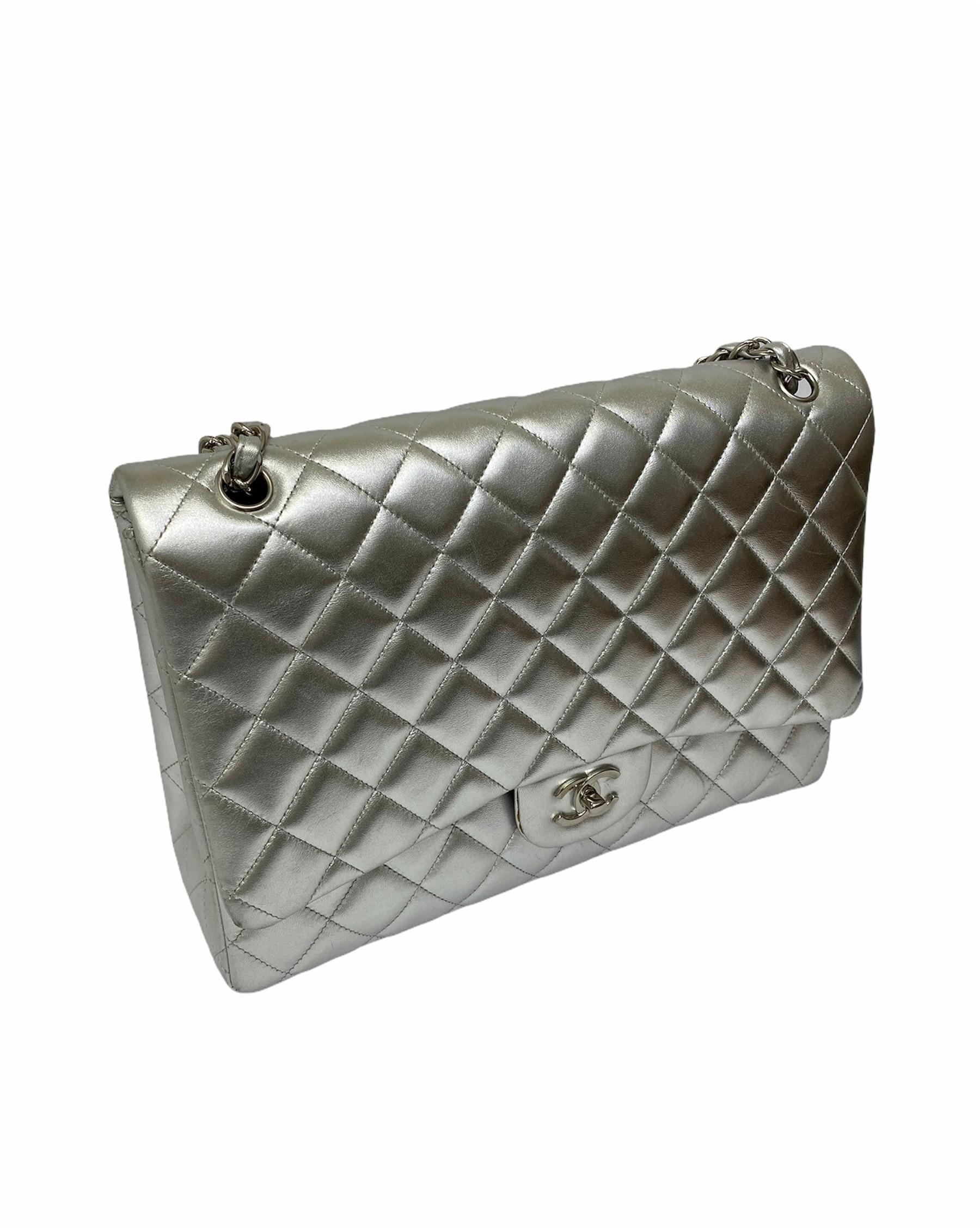Chanel Silver Leather Maxi Jumbo Bag  In Excellent Condition In Torre Del Greco, IT