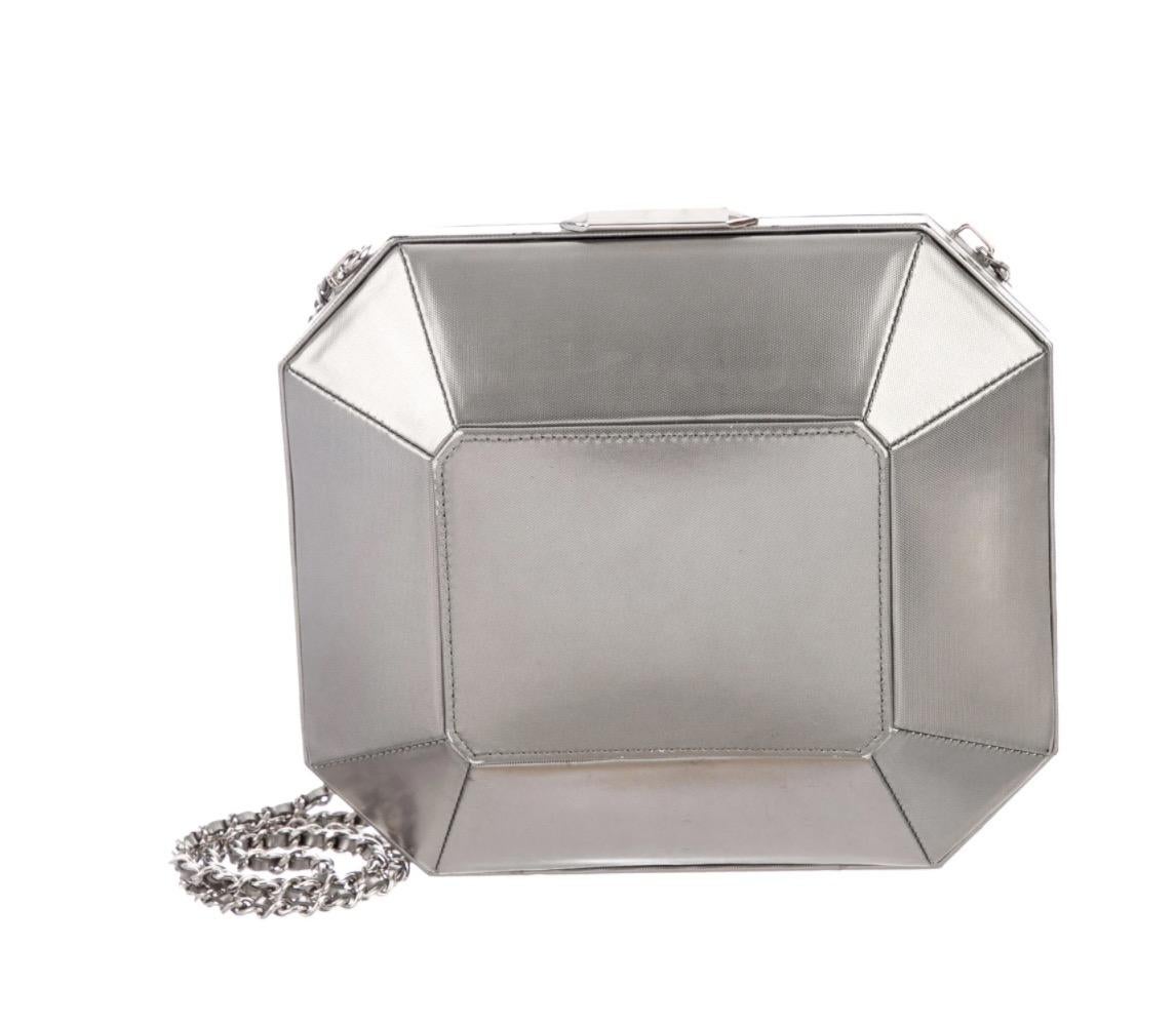 Chanel Silver Leather Medium Evening 2 in 1 Shoulder Flap Clutch Bag In Good Condition In Chicago, IL