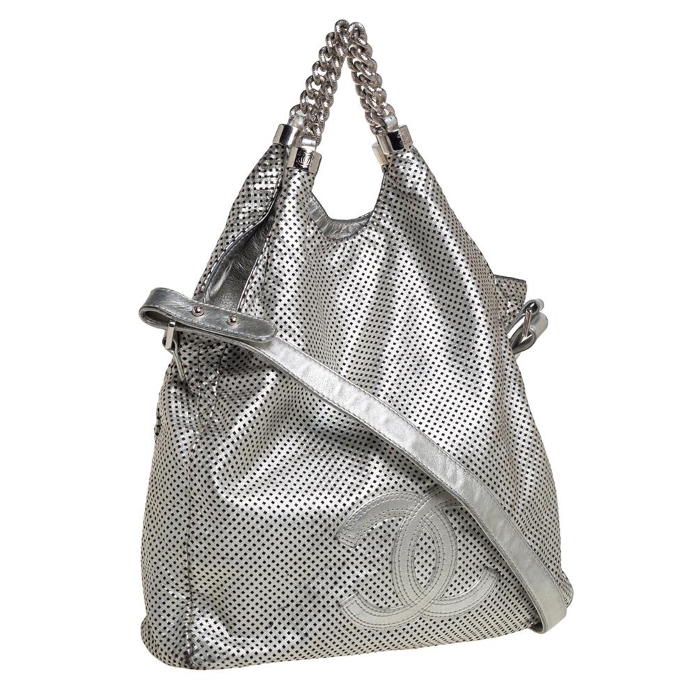 Chanel Silver Leather Perforated Rodeo Drive Grand Shopping Hobo In Fair Condition In Dubai, Al Qouz 2
