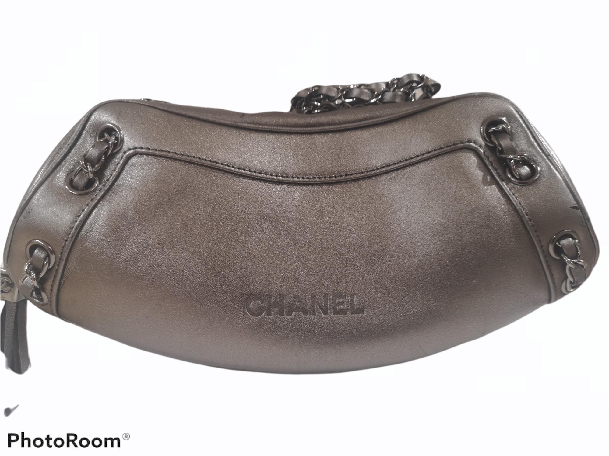 Silver Chanel silver leather shoulder bag