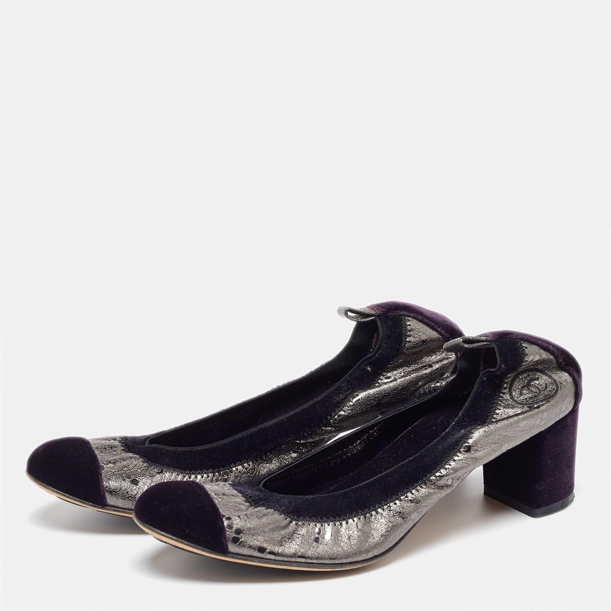 Fate una dichiarazione di stile chic con queste décolleté di design. Presentano tacchi robusti e suole resistenti, perfetti per le tue uscite alla moda.
