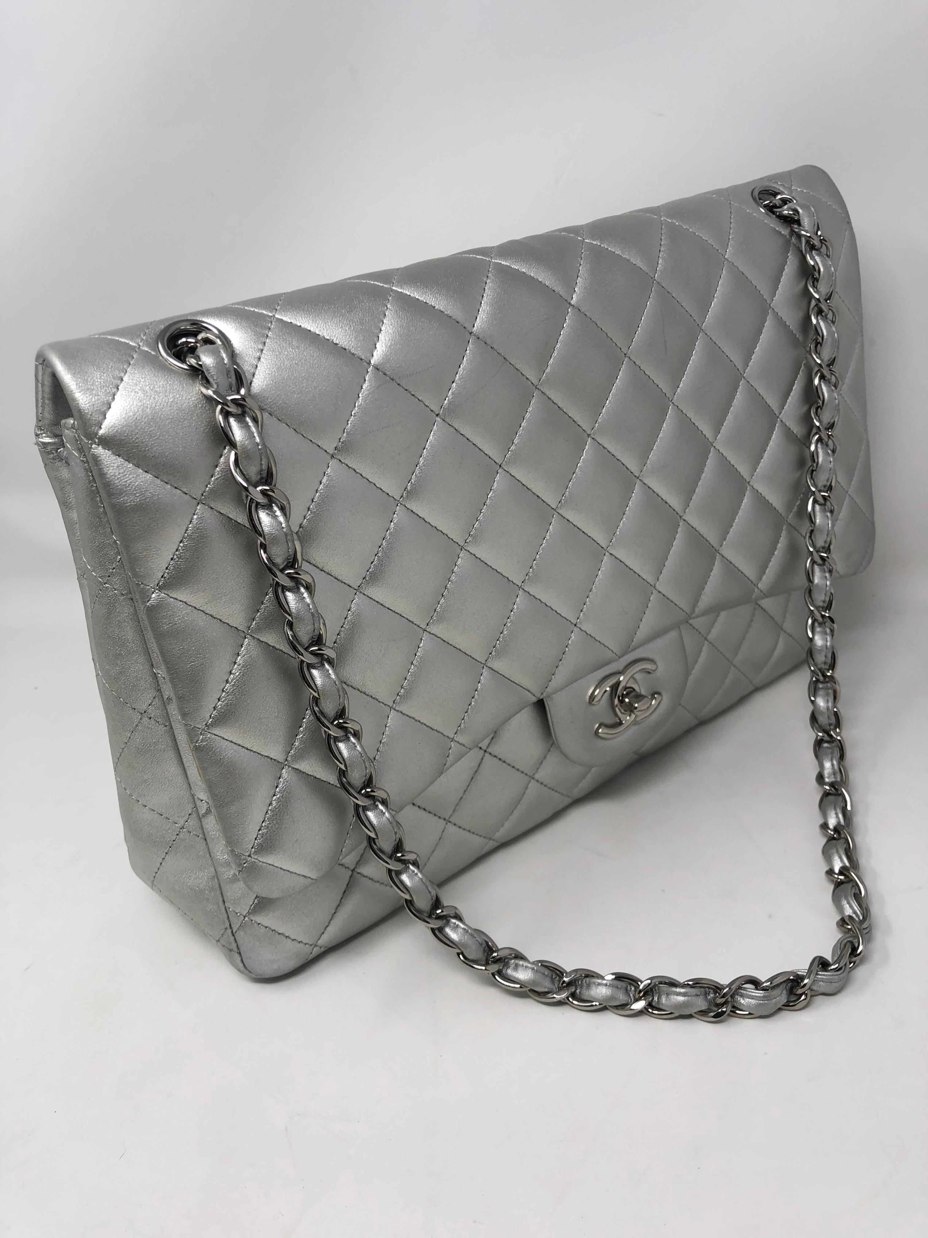Chanel Silver Maxi Lambskin SHW In Good Condition In Athens, GA
