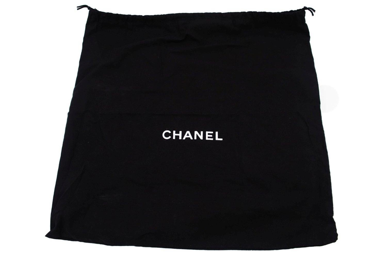 Chanel Silver Medallion Caviar Shoulder Shopping Tote Bag Black en vente 10