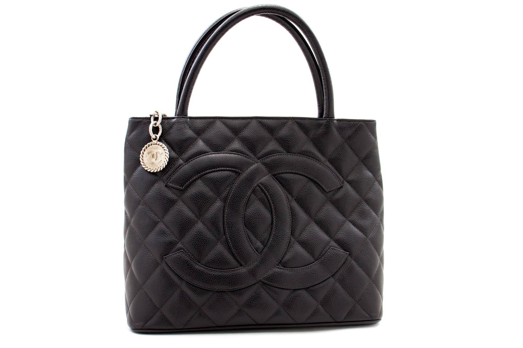 An authentic CHANEL Silver Medallion Caviar Shoulder Bag Shopping Tote Black. The color is Black. The outside material is Leather. The pattern is Solid. This item is Contemporary. The year of manufacture would be 2004.
Conditions & Ratings
Outside