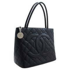 CHANEL Silber Medaillon Kaviar Umhängetasche Schwarz