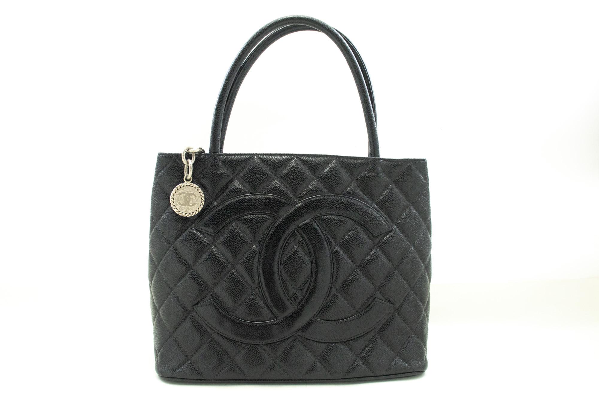 An authentic CHANEL Silver Medallion Caviar Shoulder Bag Shopping Tote Black Silver. The color is Black. The outside material is Leather. The pattern is Solid. This item is Vintage / Classic. The year of manufacture would be 1997-1999.
Conditions &