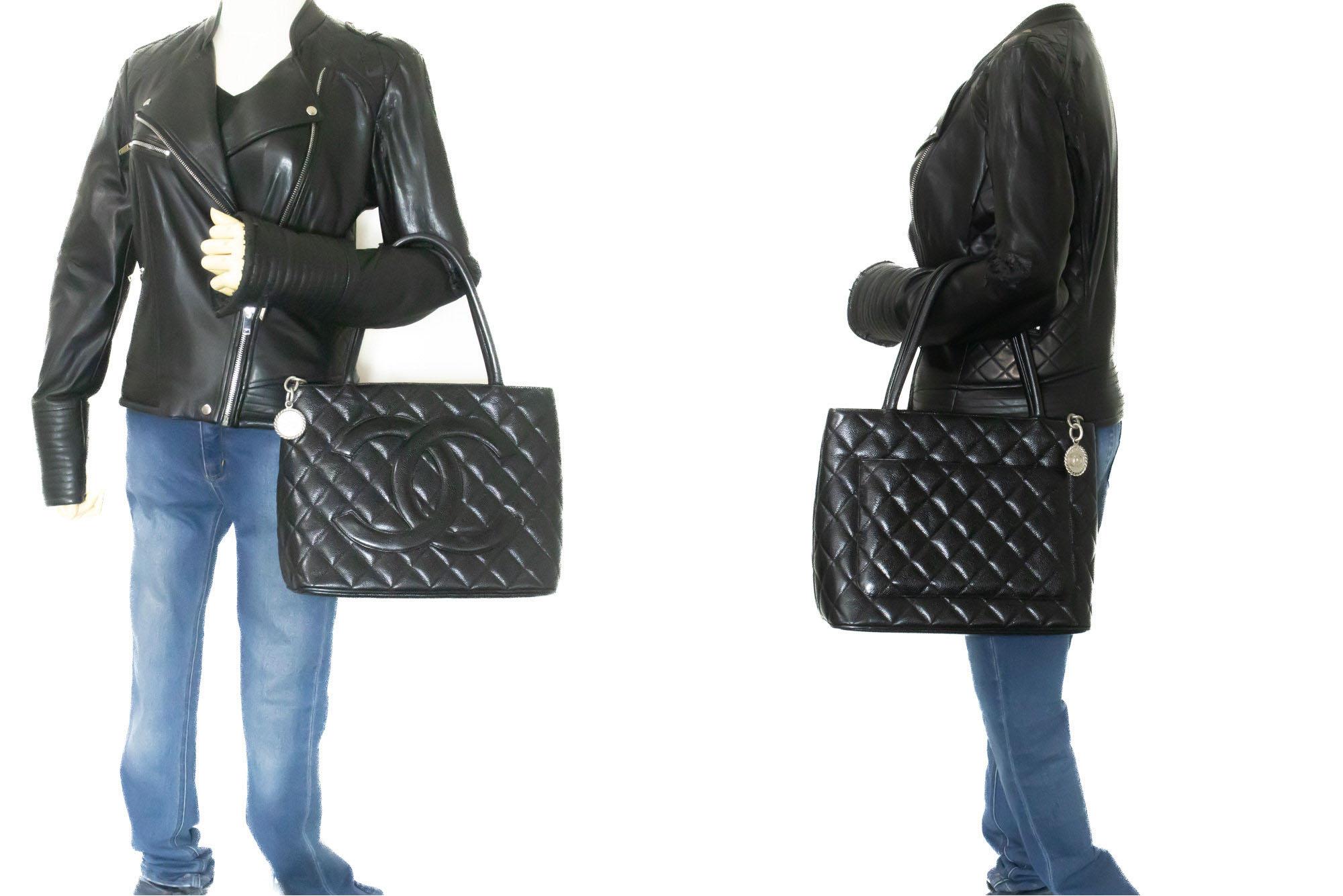 CHANEL Silver Medallion Grained Calfskin Leather Shoulder Bag For Sale 6