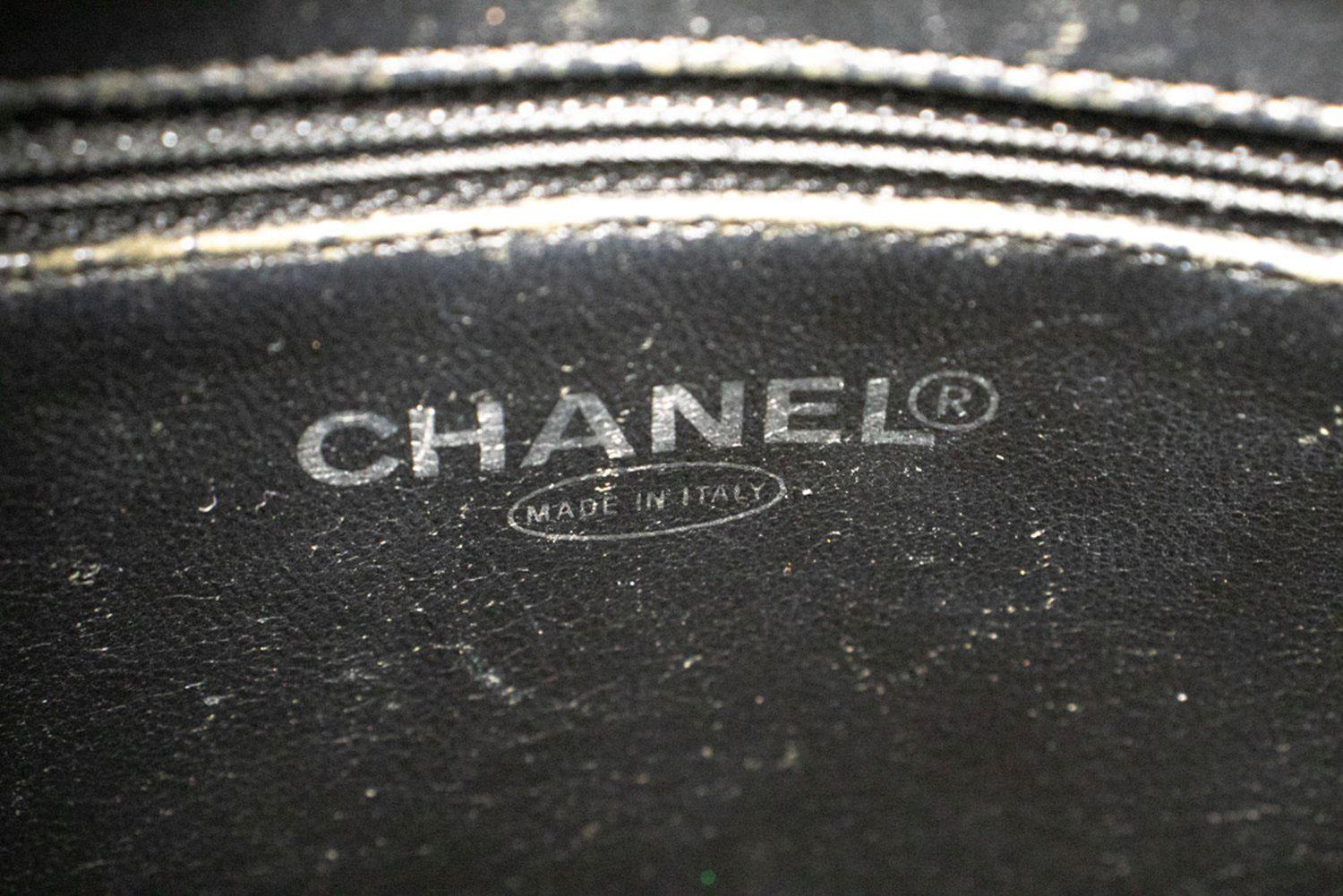 CHANEL Silver Medallion Grained Calfskin Leather Shoulder Bag For Sale 7