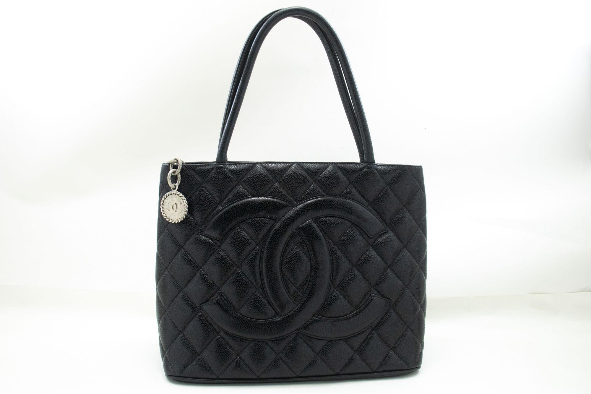 An authentic CHANEL Silver Medallion Grained Calfskin Leather Shoulder Bag. The color is Black. The outside material is Leather. The pattern is Solid. This item is Vintage / Classic. The year of manufacture would be 2000-2 0 0 2 .
Conditions &