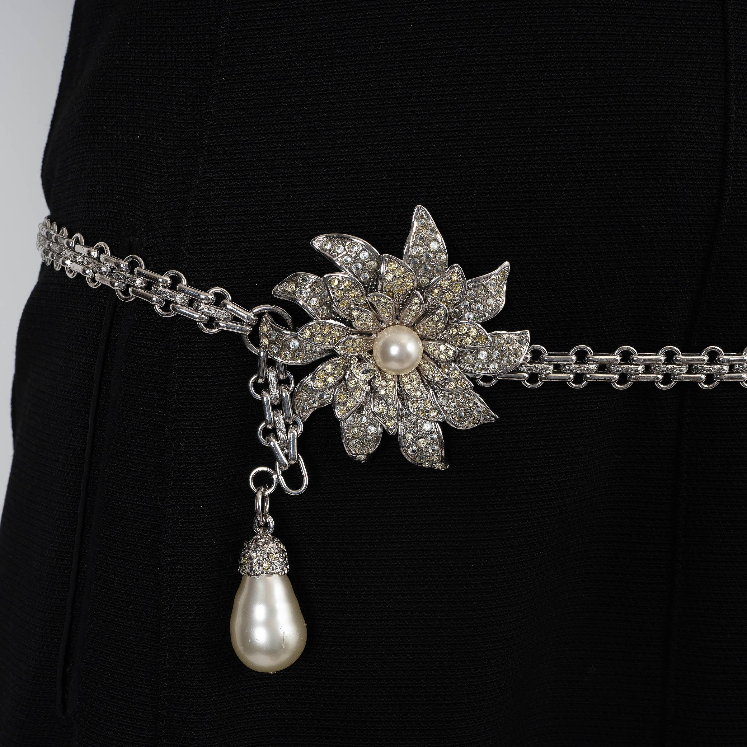 CHANEL métal argenté 05A CRYSTAL CAMELLIA CHAINE Ceinture 85 90 en vente 1