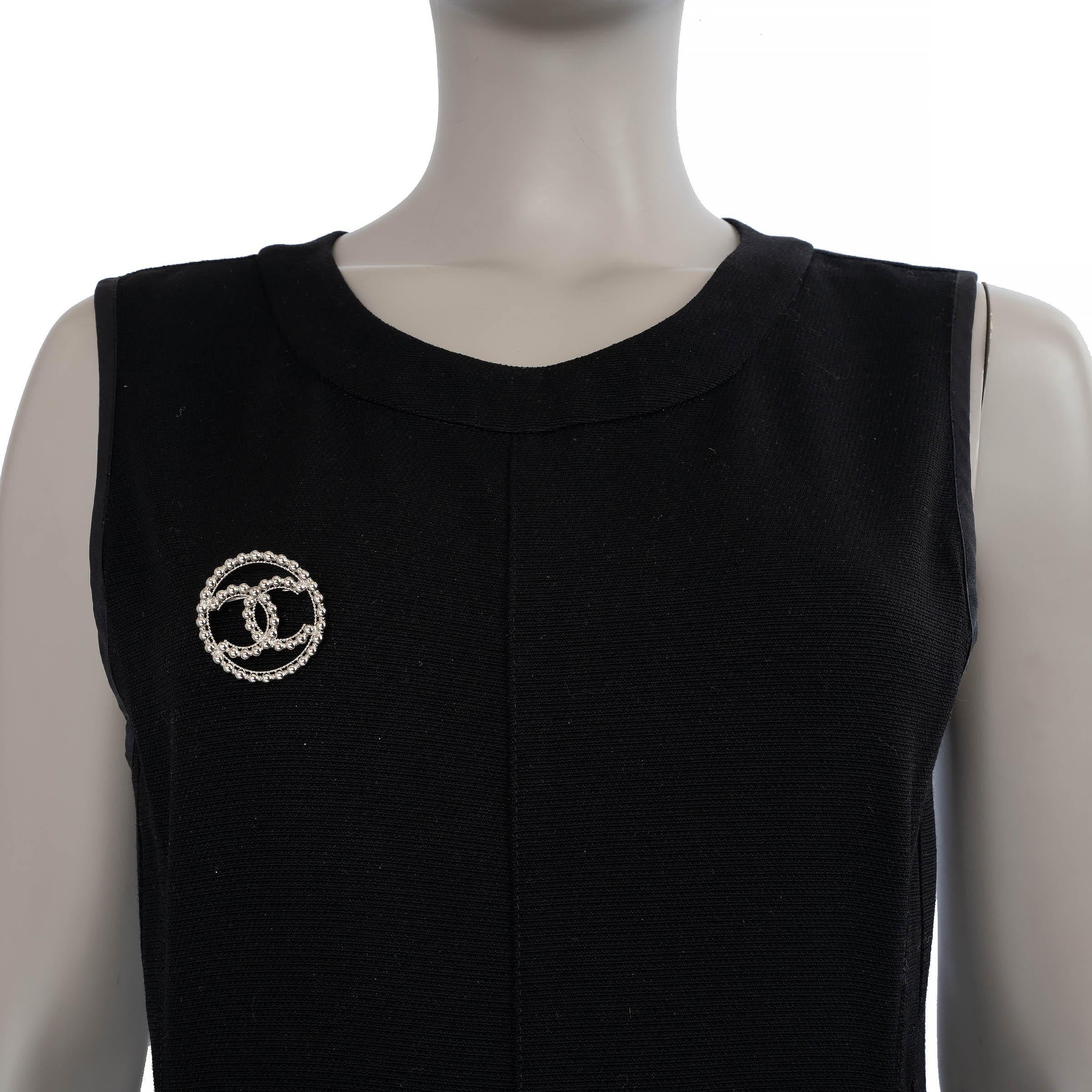 CHANEL silver metal 22C DUBAI CC BEADS ROUND Brooch For Sale 1