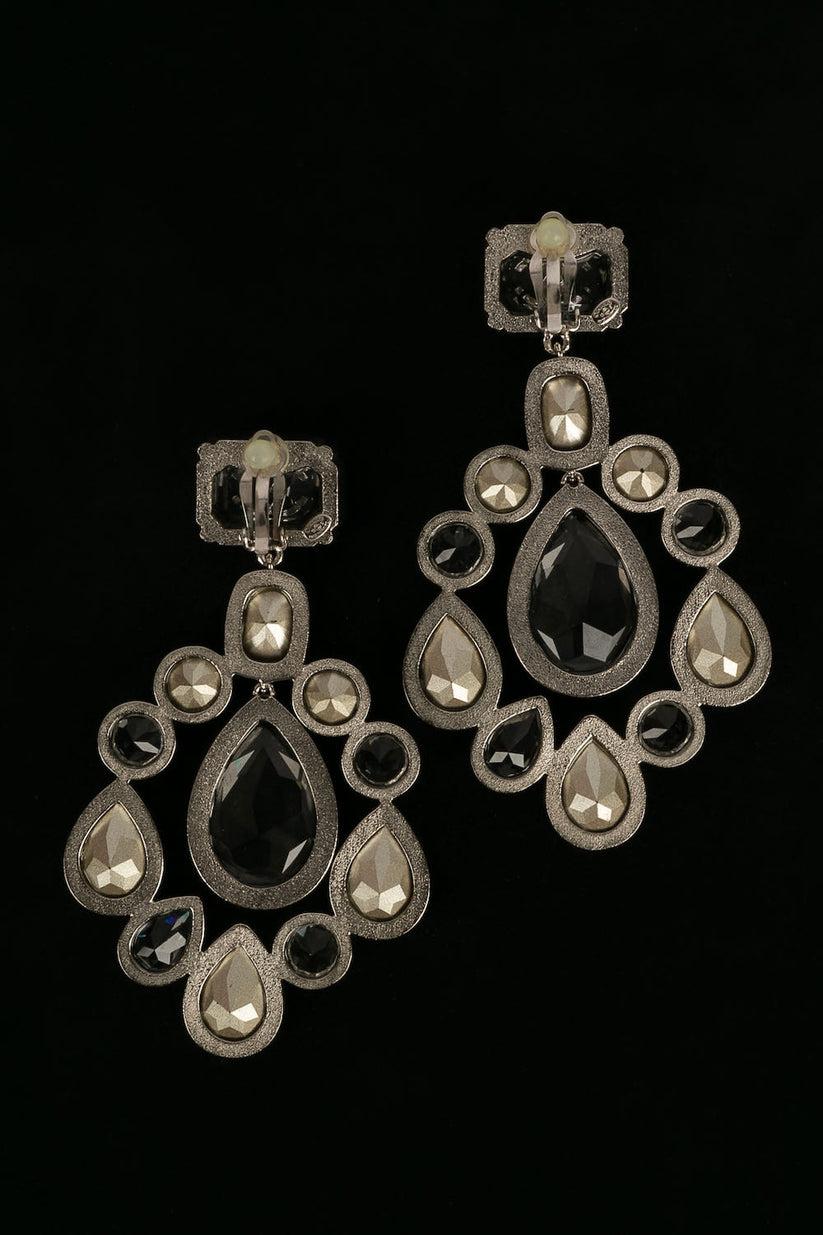 Chanel Silver Metal and Rhinestone Clip Earrings, 2018 In Excellent Condition In SAINT-OUEN-SUR-SEINE, FR