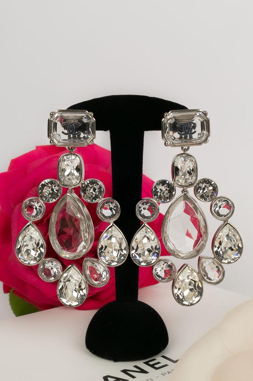 Chanel Silver Metal and Rhinestone Clip Earrings, 2018 4
