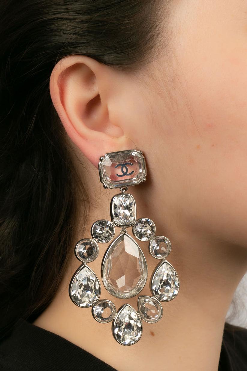 Chanel Silver Metal and Rhinestone Clip Earrings, 2018 5