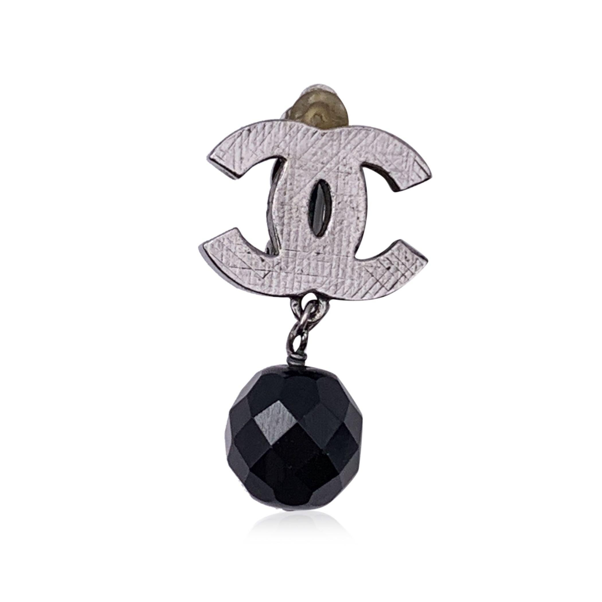 Chanel Silver Metal CC Logo Black Faceted Beads Drop Clip On Earrings In Excellent Condition In Rome, Rome
